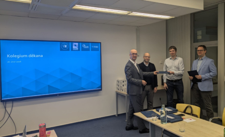 Akademici z Katedry managementu mezi nejlepšími vědci na FPH: Ocenění převzali Jana Abíková, Štěpán Bahník a Petr Houdek